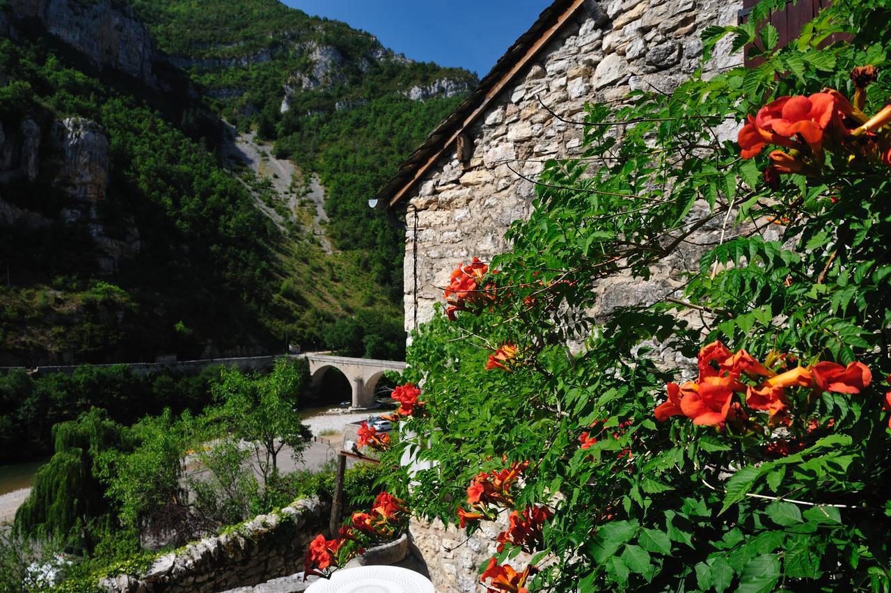 Hotel Des Bateliers La Malene Exterior photo